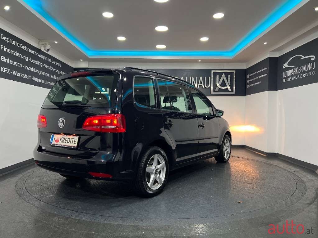 2011' Volkswagen Touran photo #6