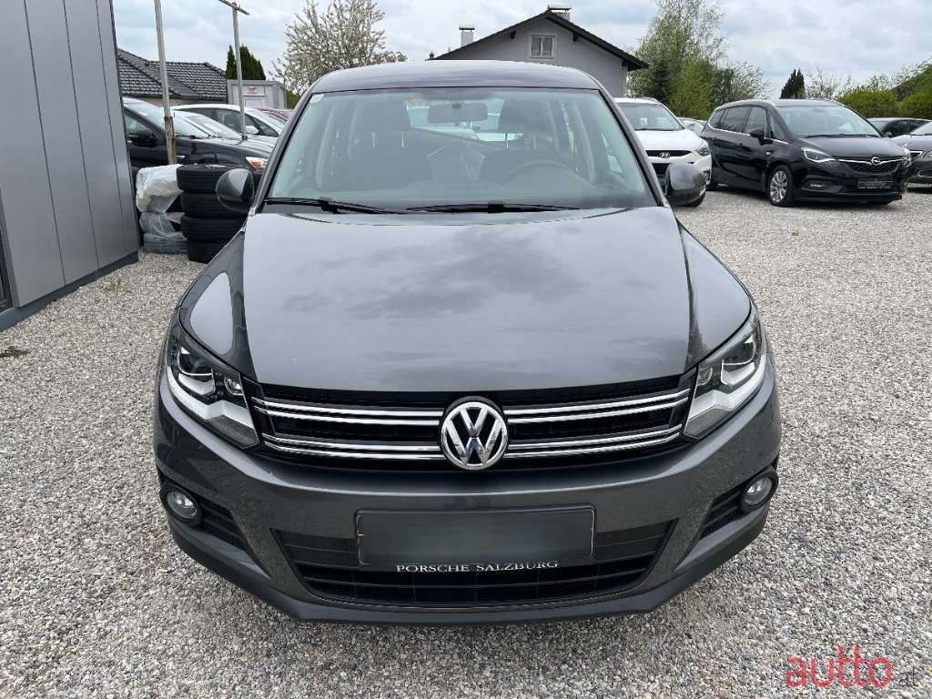 2011' Volkswagen Tiguan photo #2