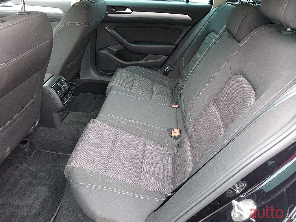 2019' Volkswagen Passat photo #5