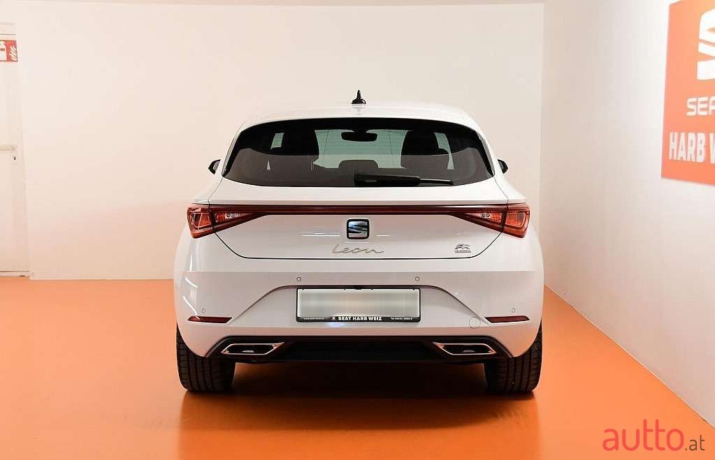 2021' SEAT Leon photo #4