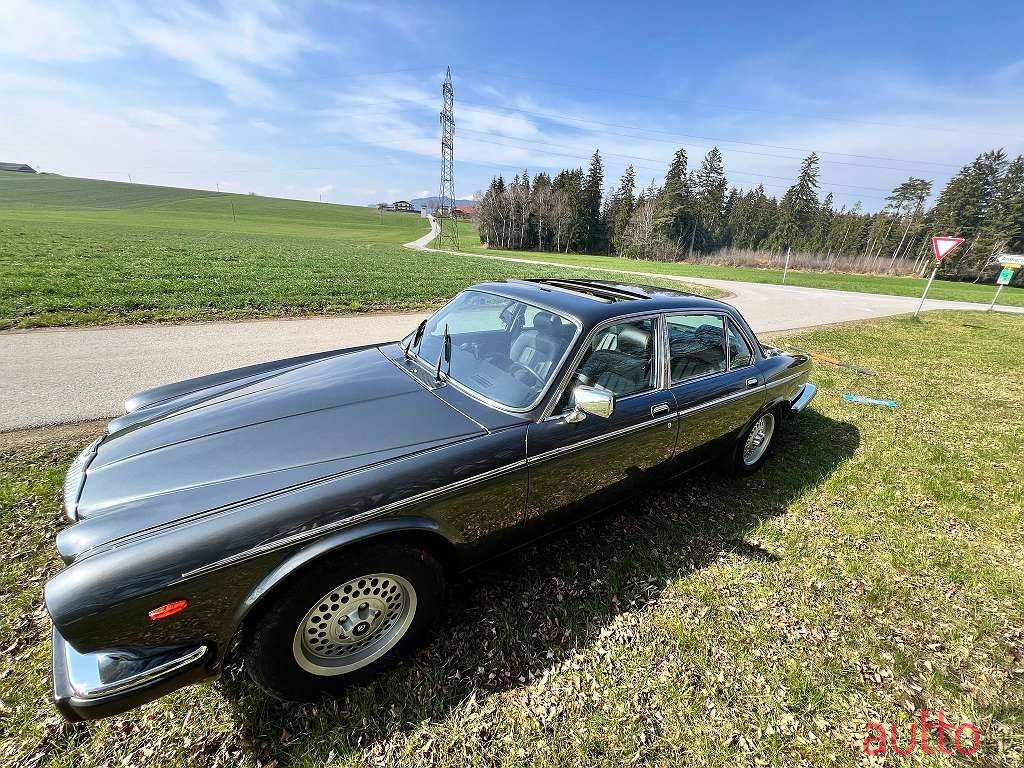 1990' Jaguar XJ photo #4