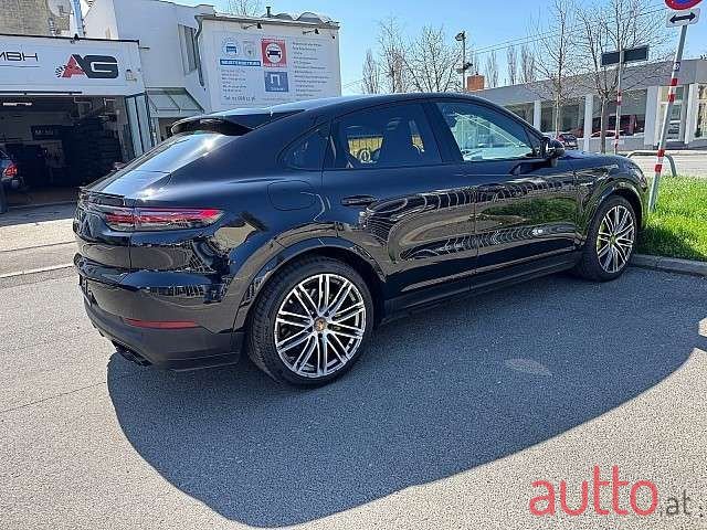 2020' Porsche Cayenne photo #2