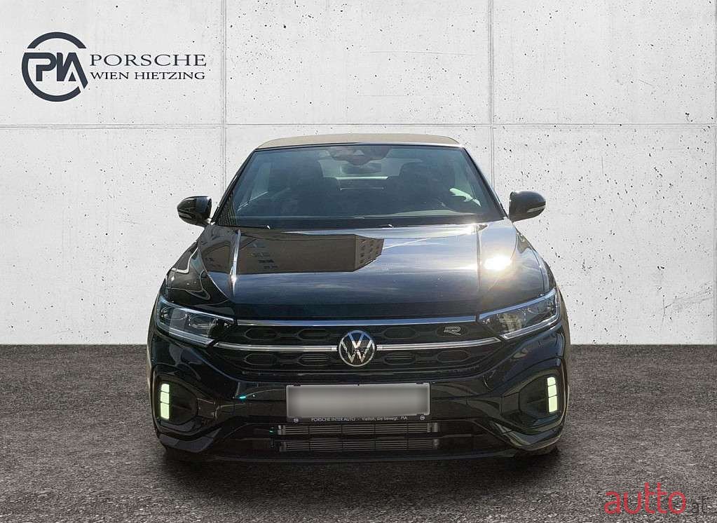 2023' Volkswagen T-Roc photo #2
