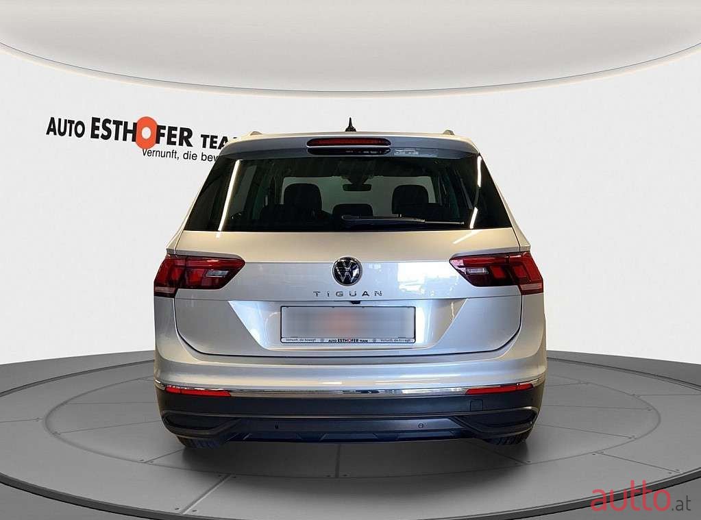 2021' Volkswagen Tiguan photo #4
