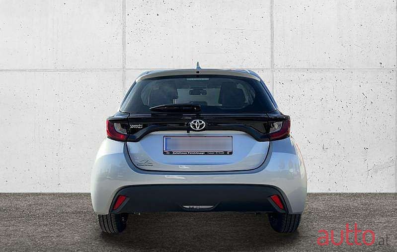 2023' Toyota Yaris photo #6