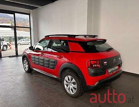 2017' Citroen C4 Cactus photo #3