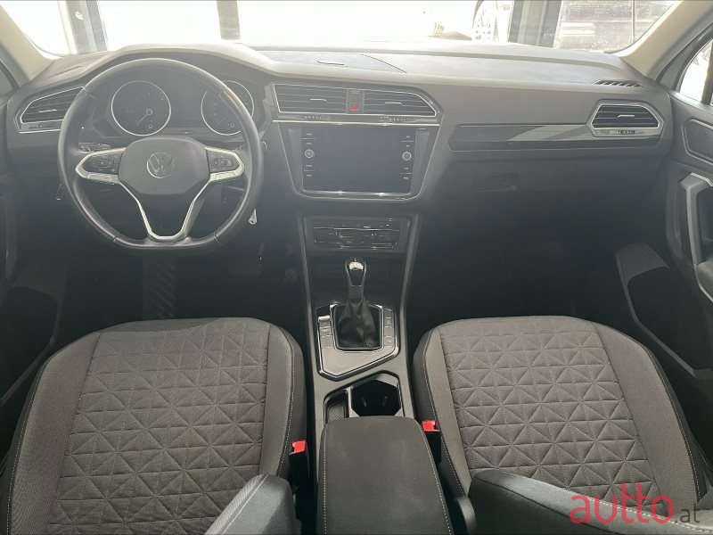2022' Volkswagen Tiguan photo #4