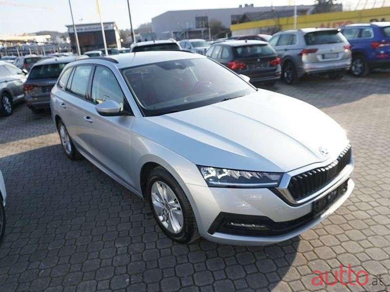 2020' Skoda Octavia photo #3