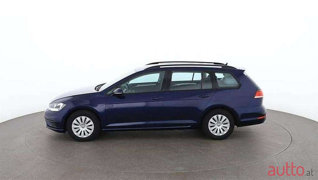 2019' Volkswagen Golf photo #5