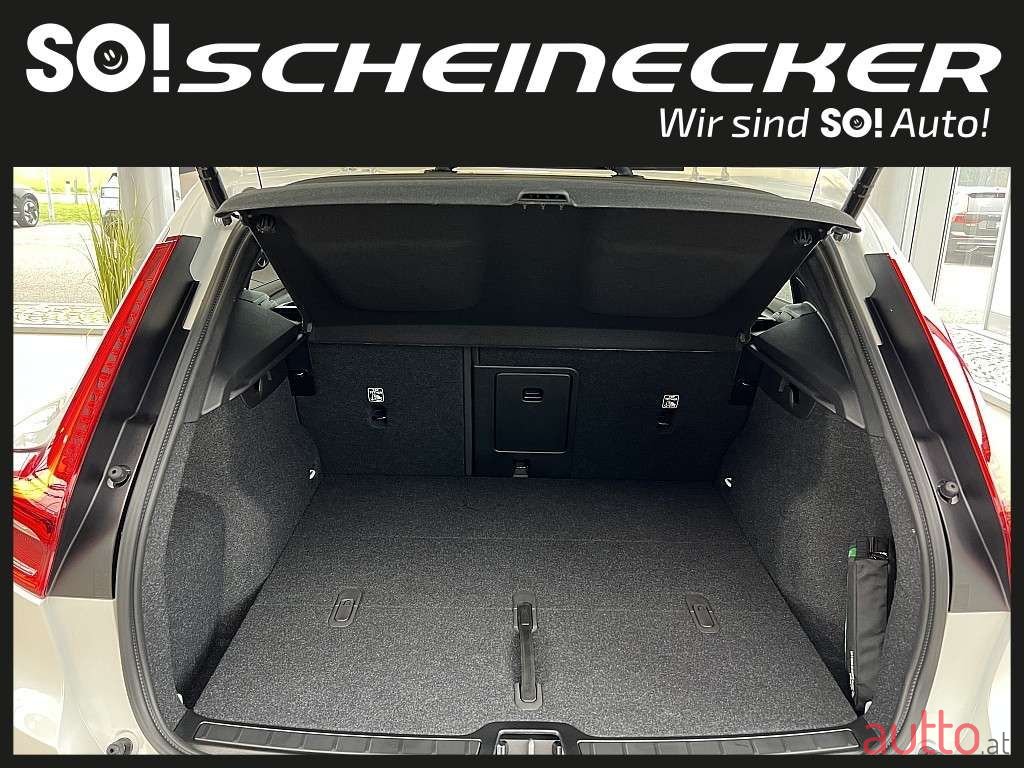 2024' Volvo Ex40 photo #6