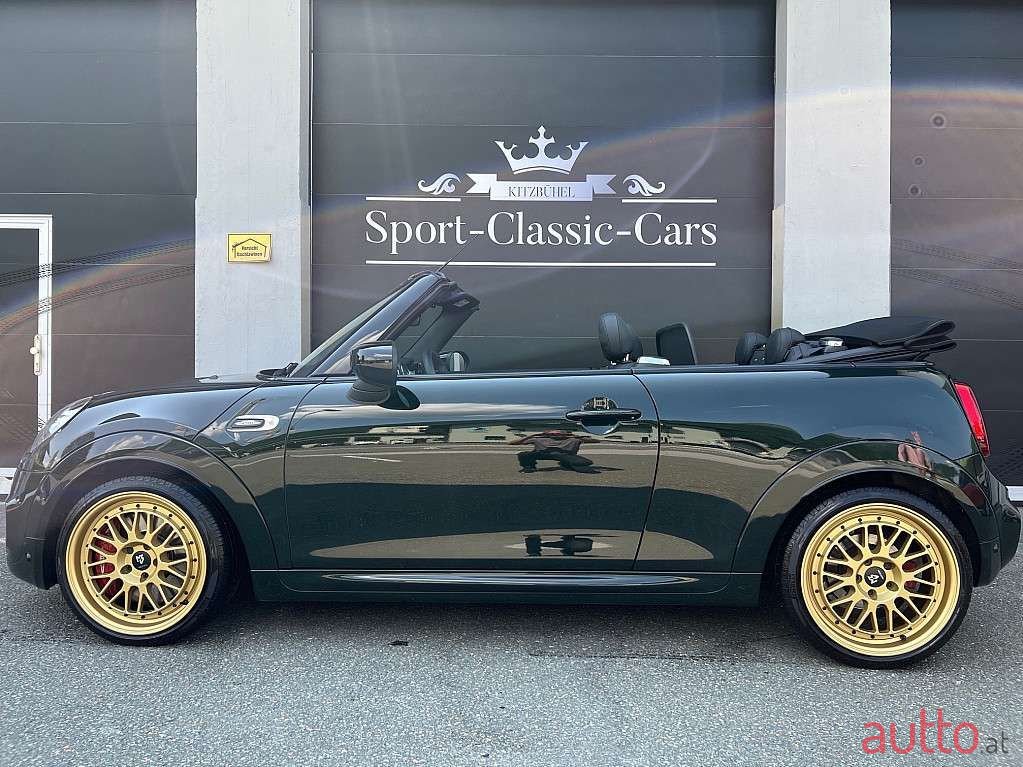 2019' MINI Cabrio photo #1