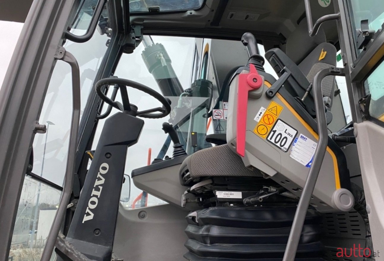 2016' Volvo W160E + Anhänger Mobilbagger photo #4