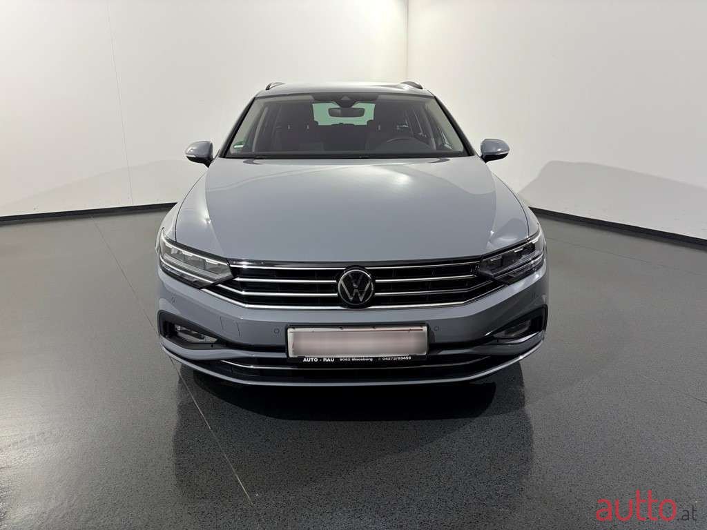 2023' Volkswagen Passat photo #2