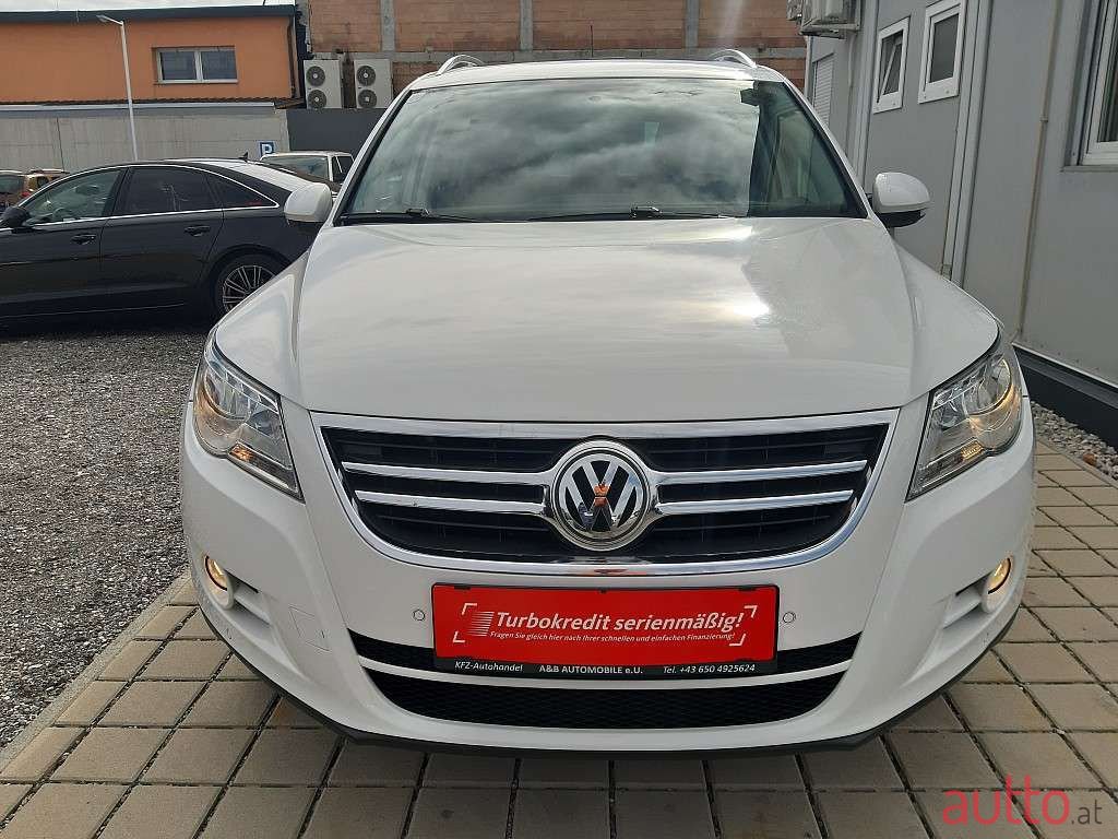 2010' Volkswagen Tiguan photo #2