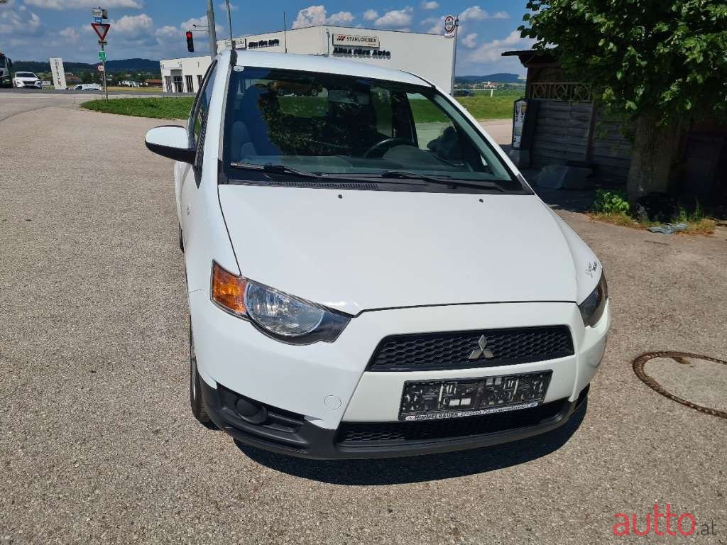 2011' Mitsubishi Colt photo #6