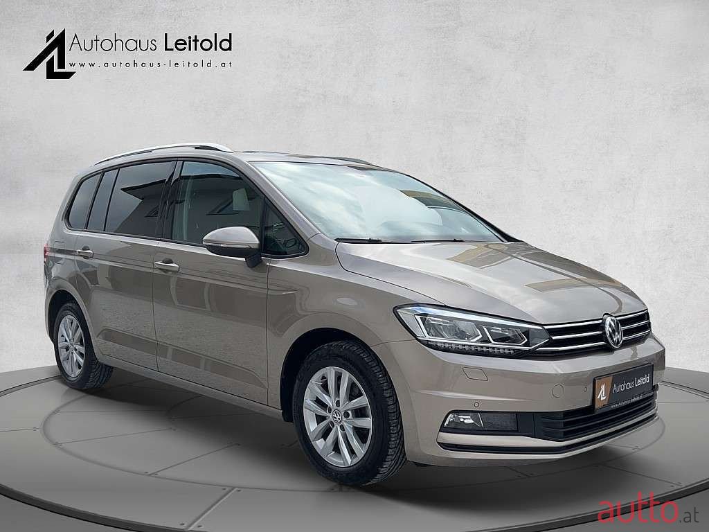 2019' Volkswagen Touran photo #3