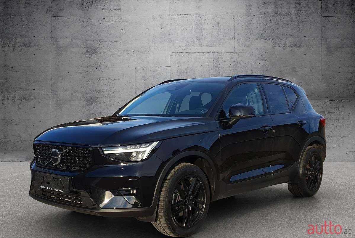 2023' Volvo XC40 photo #1