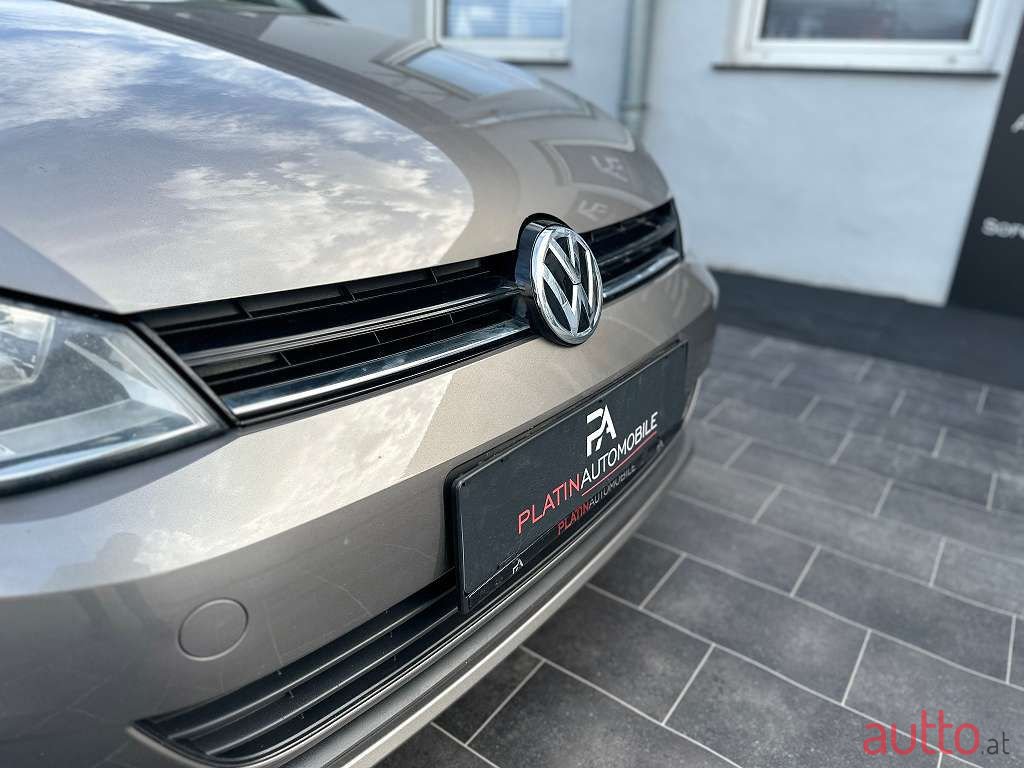 2015' Volkswagen Golf photo #2