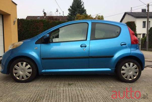 2006' Peugeot 107 photo #3