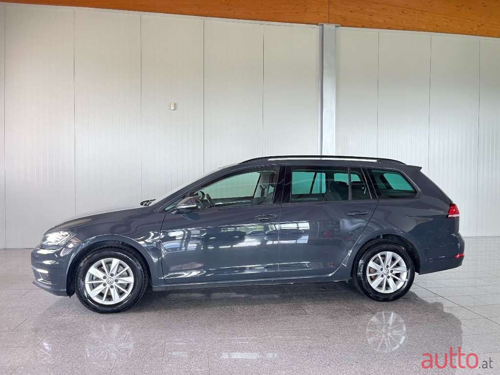 2019' Volkswagen Golf photo #6