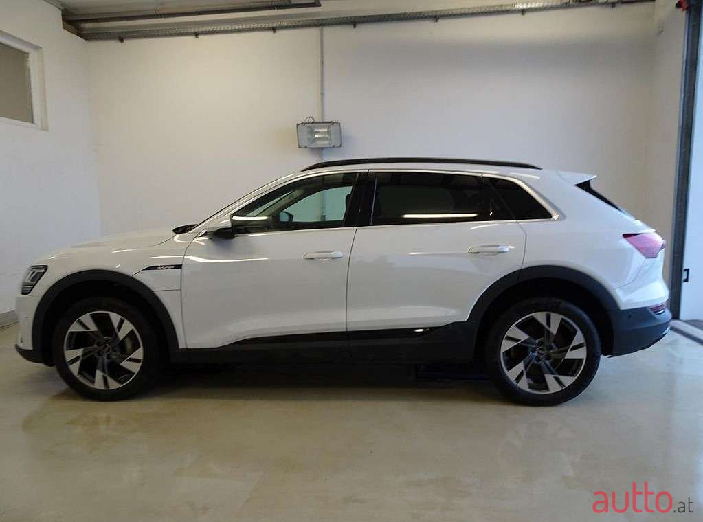 2021' Audi e-tron photo #2