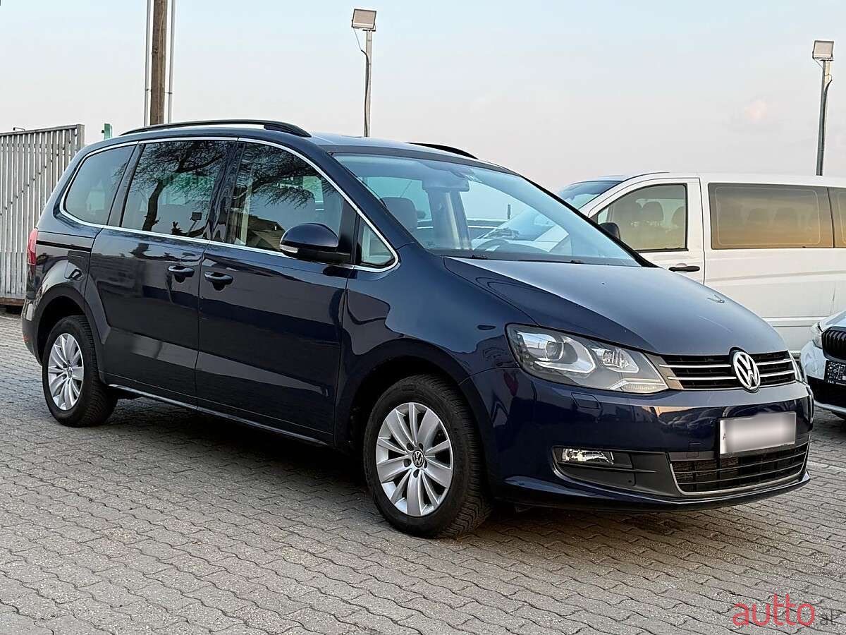 2011' Volkswagen Sharan photo #3