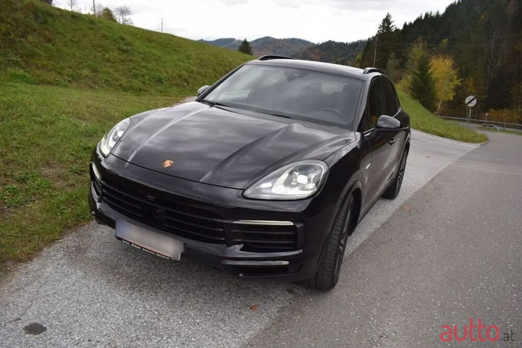 2021' Porsche Cayenne photo #1
