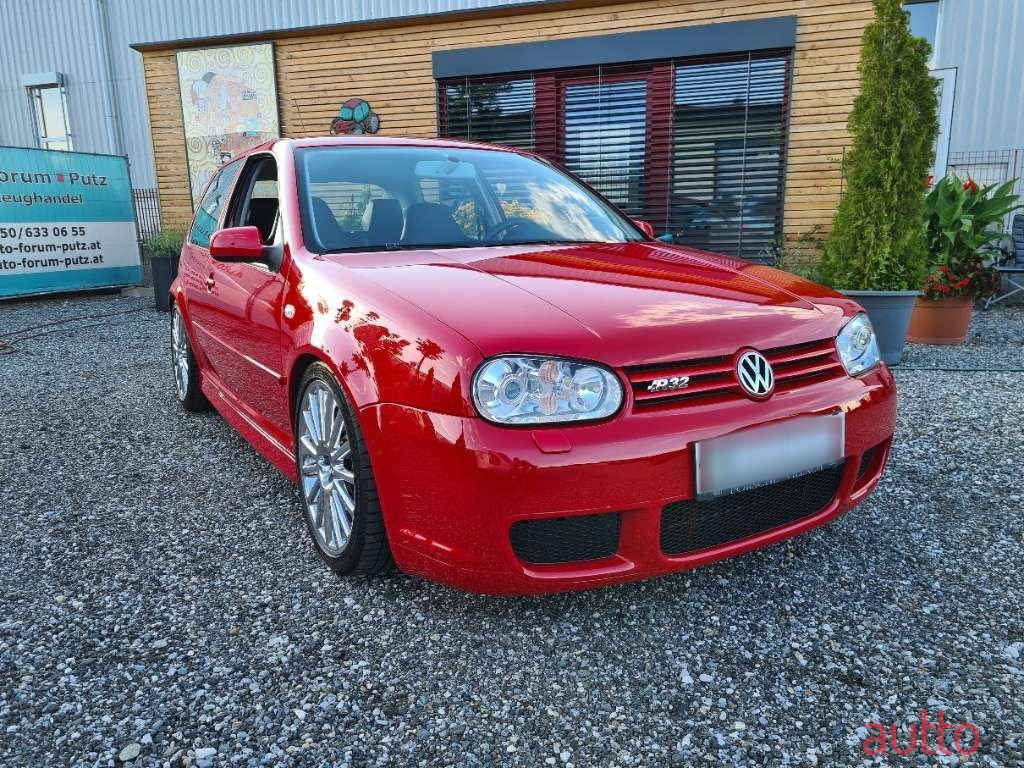 2002' Volkswagen Golf photo #1