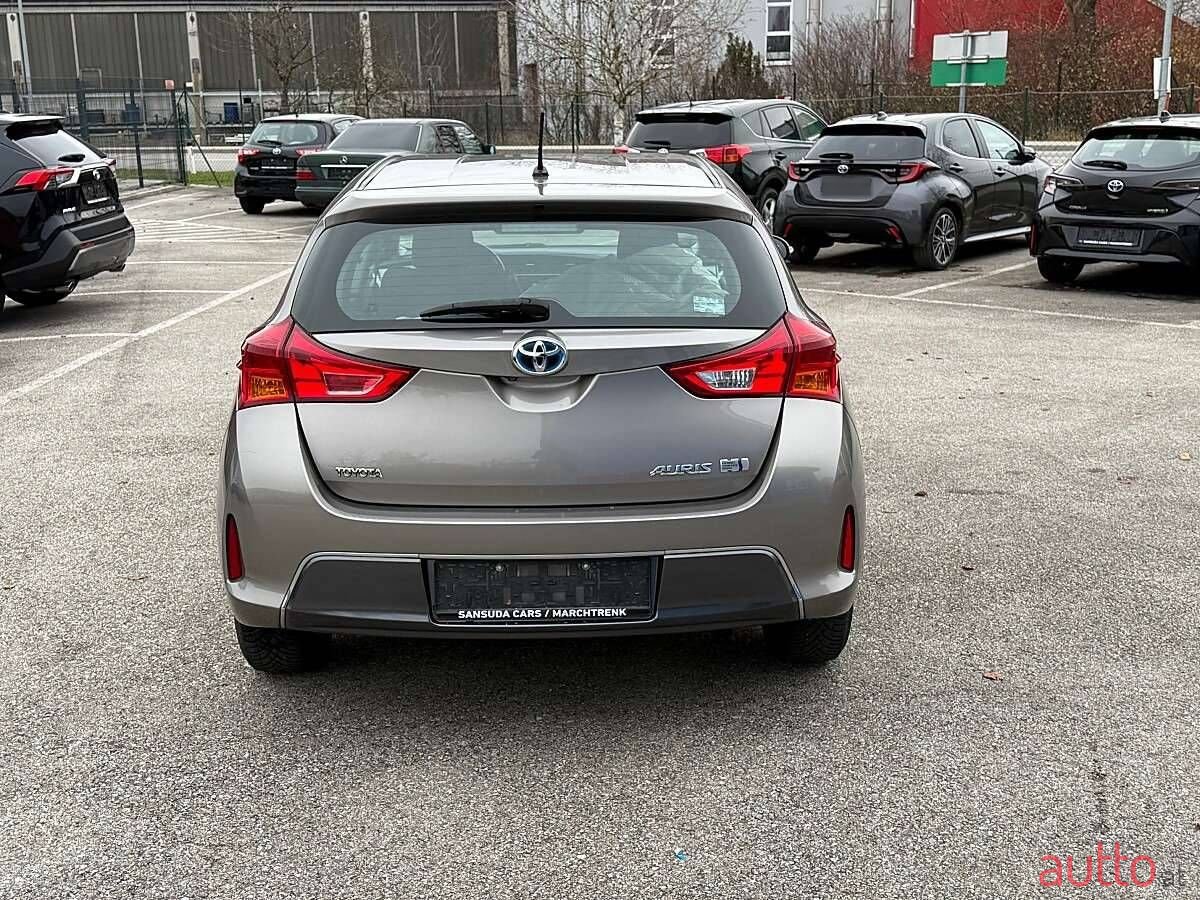 2015' Toyota Auris photo #4
