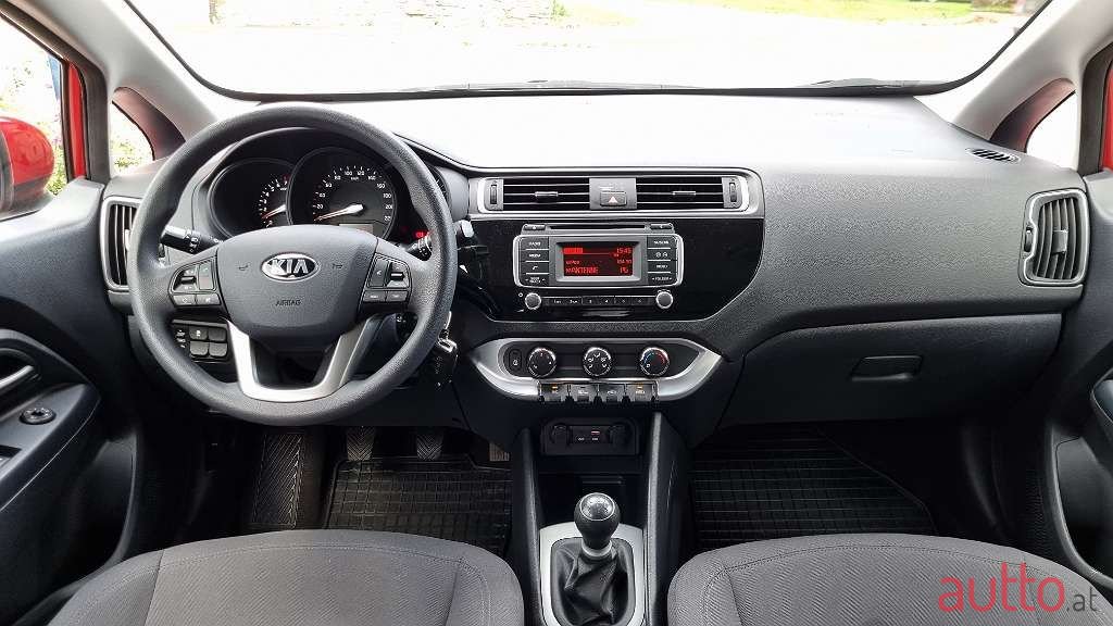 2016' Kia Rio photo #5