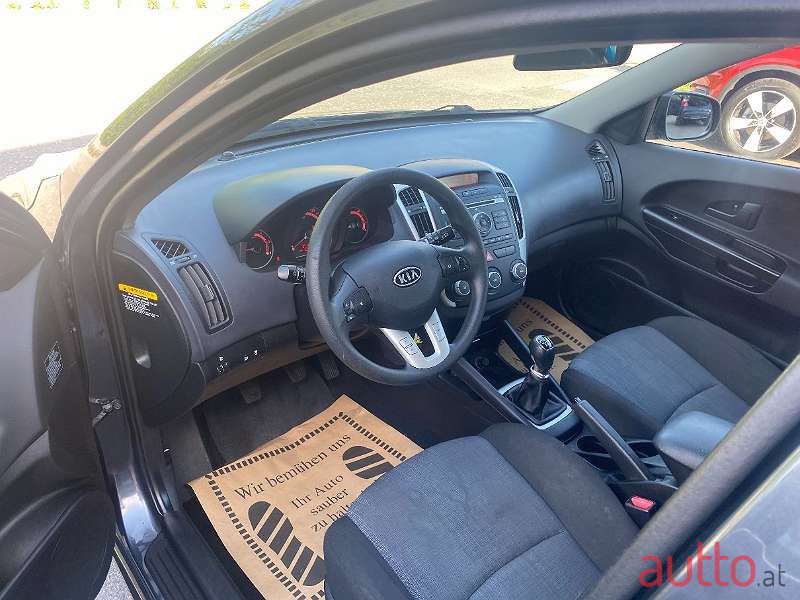 2012' Kia Ceed photo #5