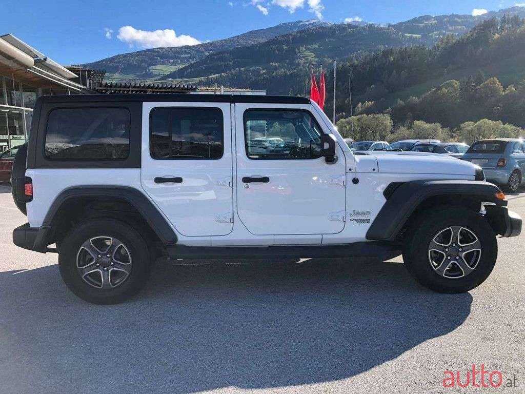 2019' Jeep Wrangler photo #4