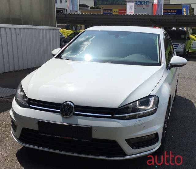 2015' Volkswagen Golf photo #3