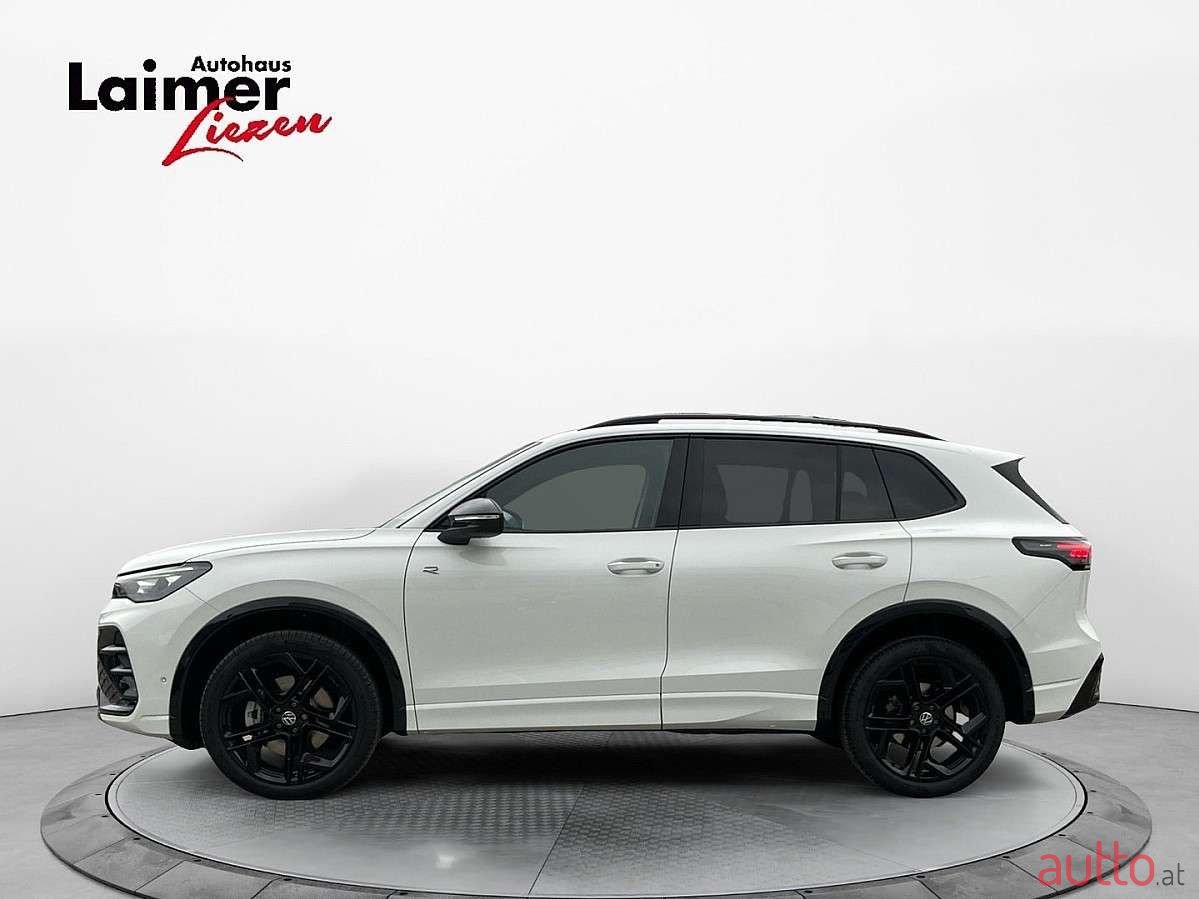 2024' Volkswagen Tiguan photo #2