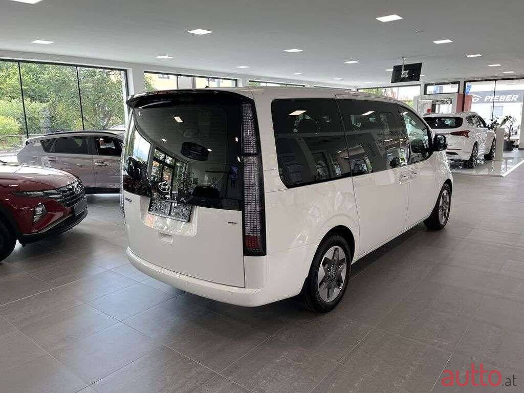2023' Hyundai Staria photo #5