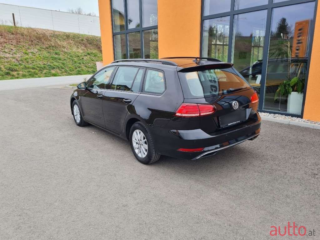 2019' Volkswagen Golf photo #3
