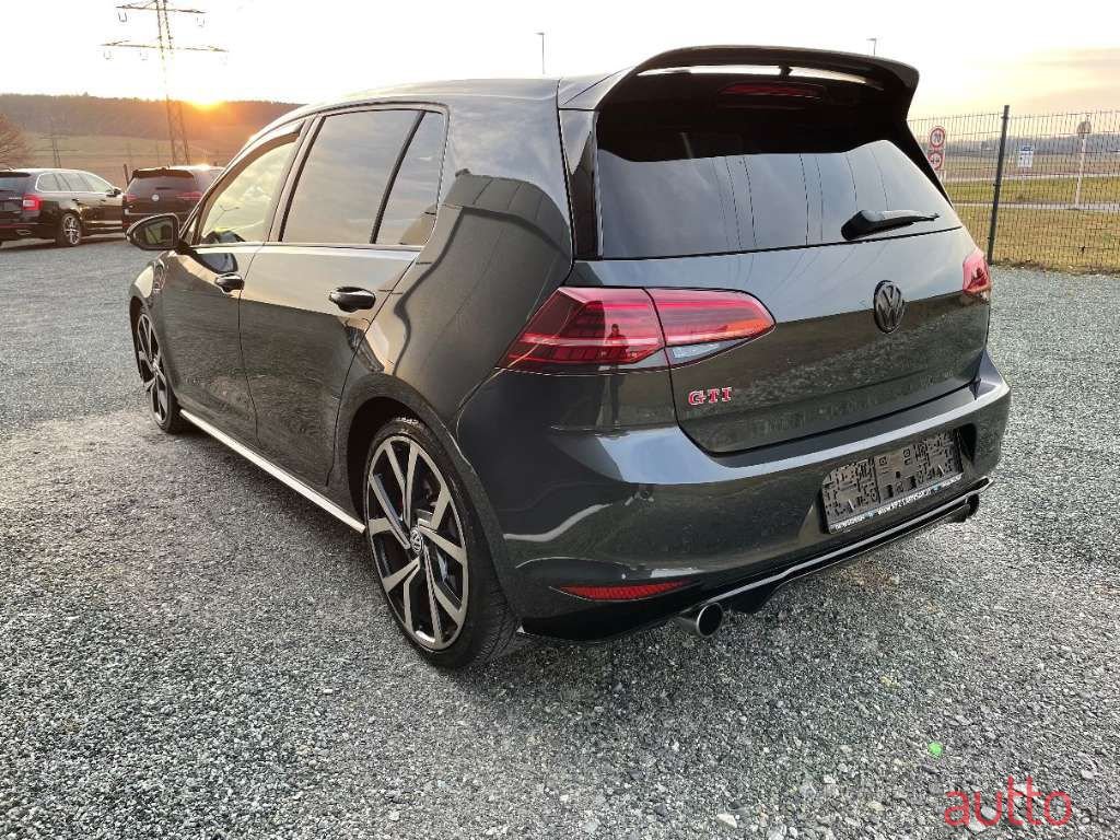 2016' Volkswagen Golf photo #4