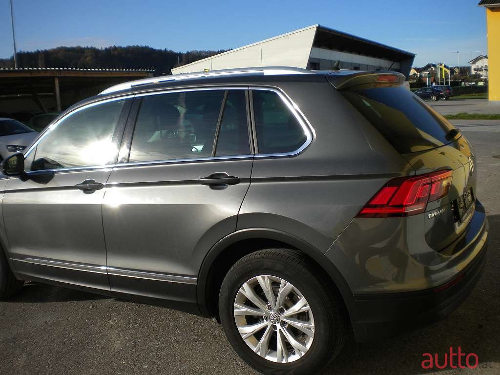 2016' Volkswagen Tiguan photo #4