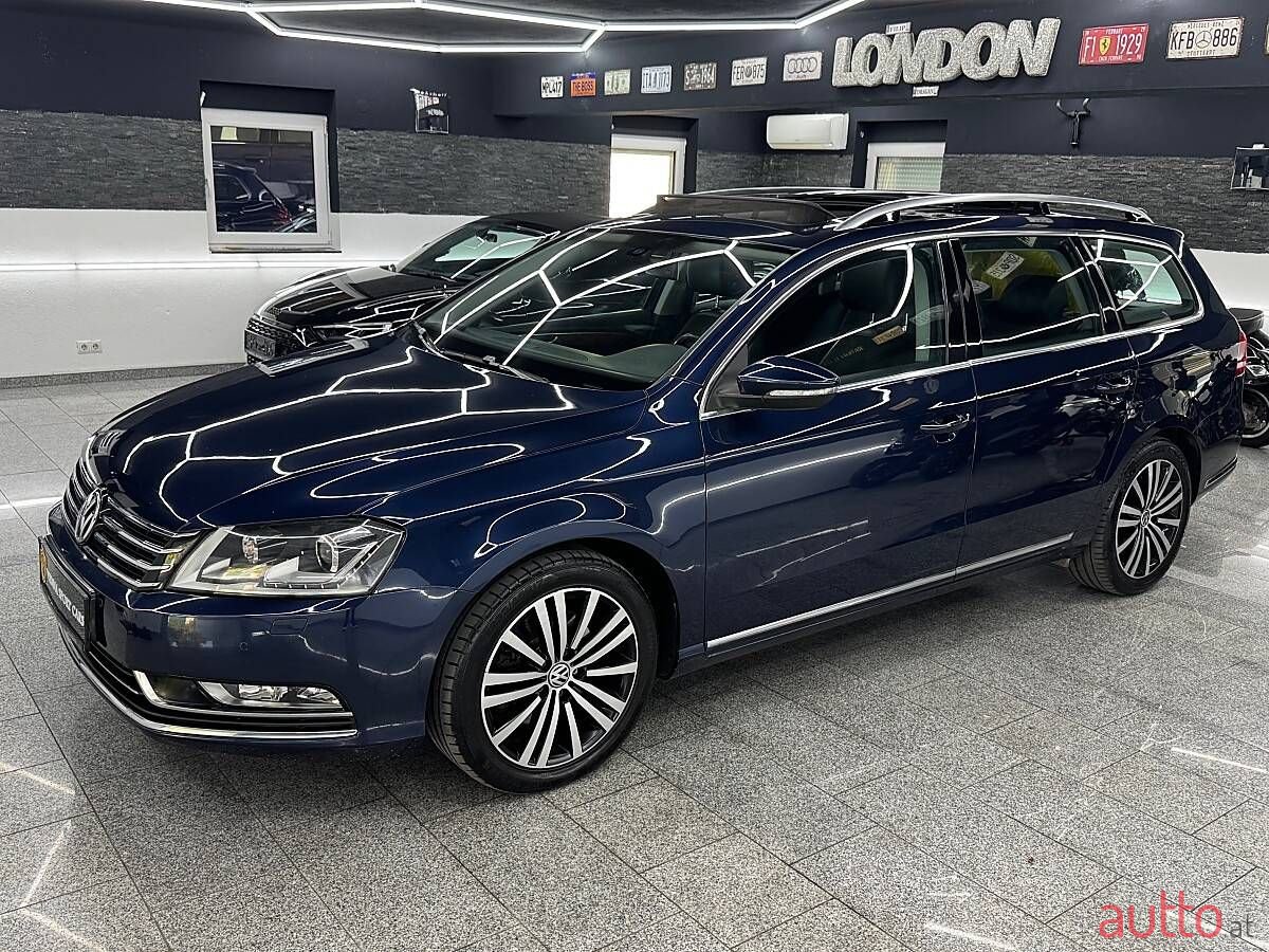 2011' Volkswagen Passat photo #6