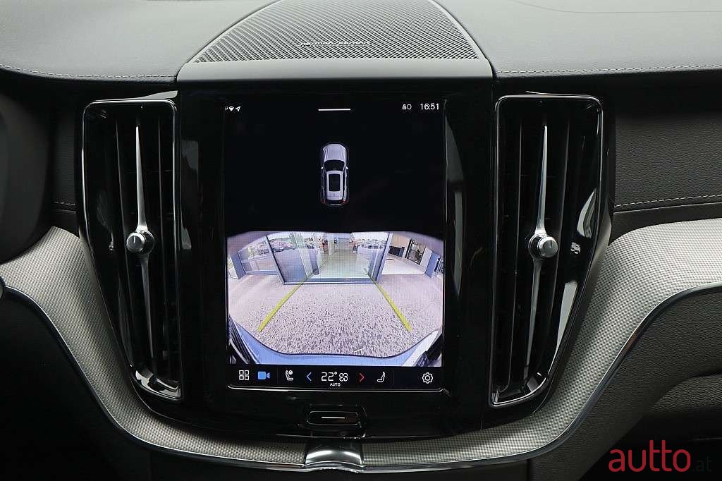 2023' Volvo XC60 photo #6