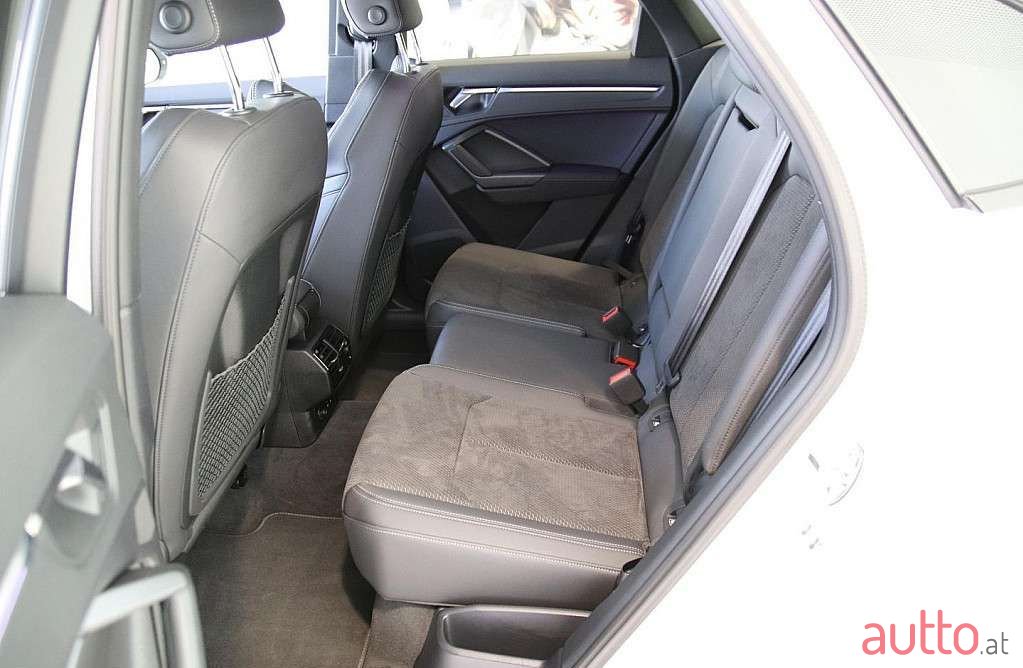 2023' Audi Q3 photo #5