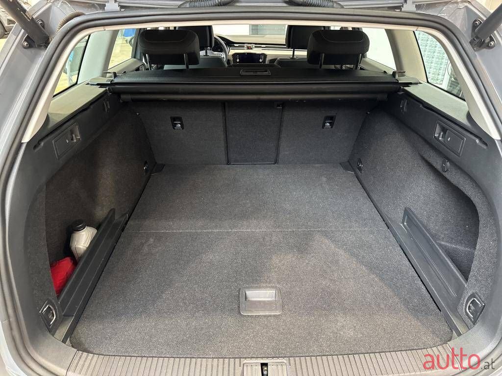 2023' Volkswagen Passat photo #4