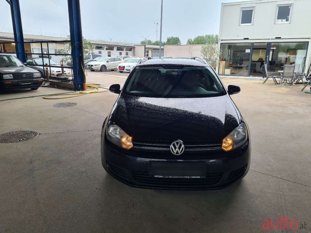 2010' Volkswagen Golf photo #2