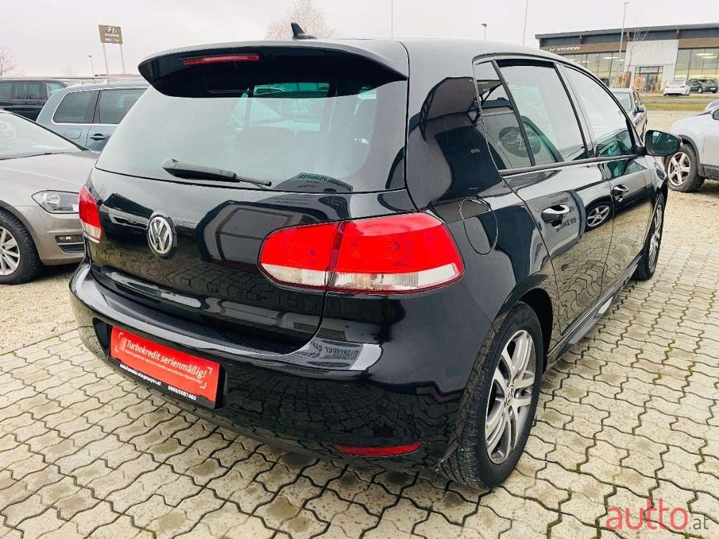 2011' Volkswagen Golf photo #4