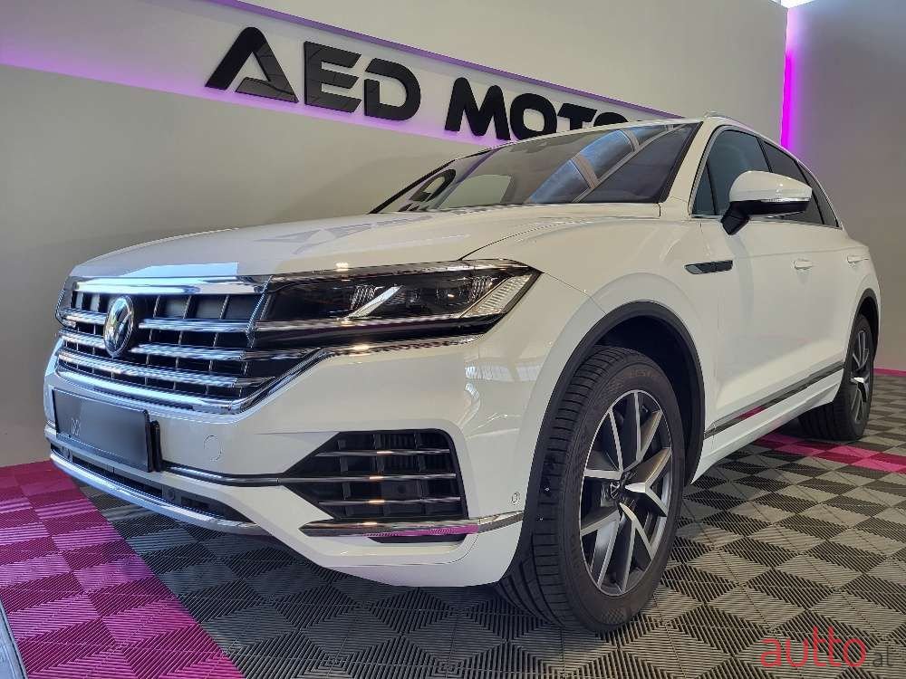 2021' Volkswagen Touareg photo #1