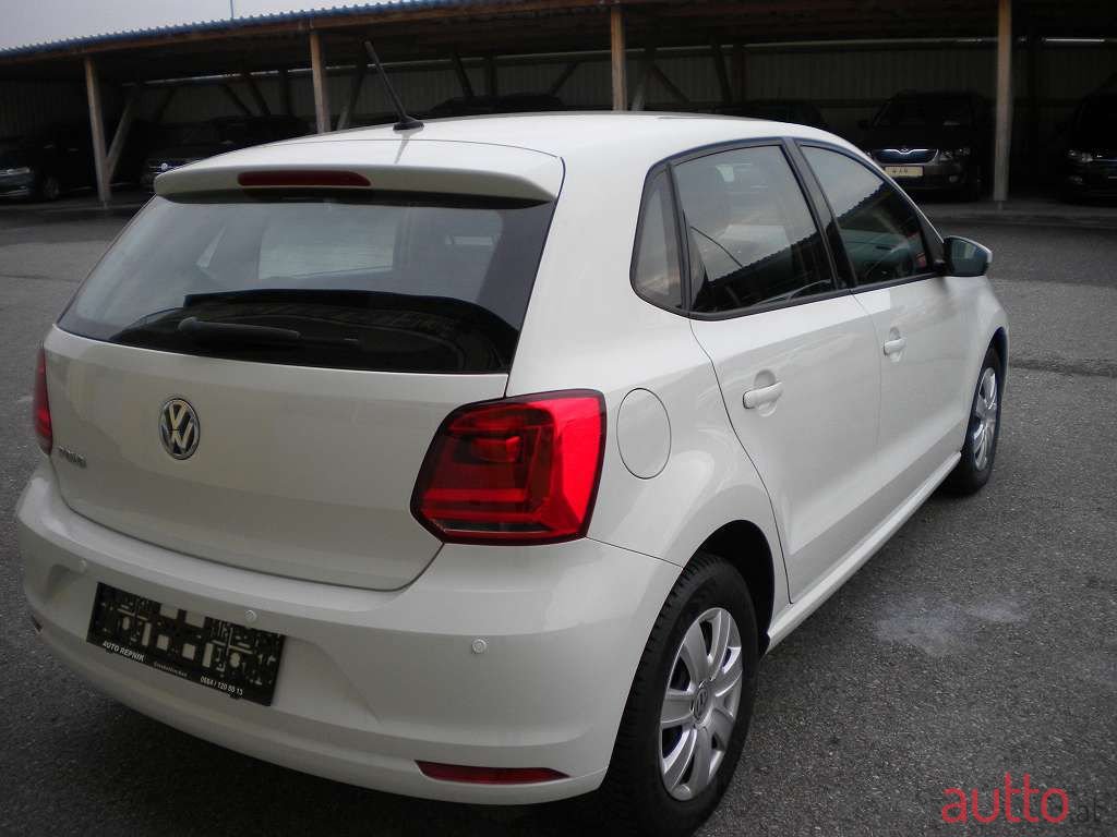 2015' Volkswagen Polo photo #5