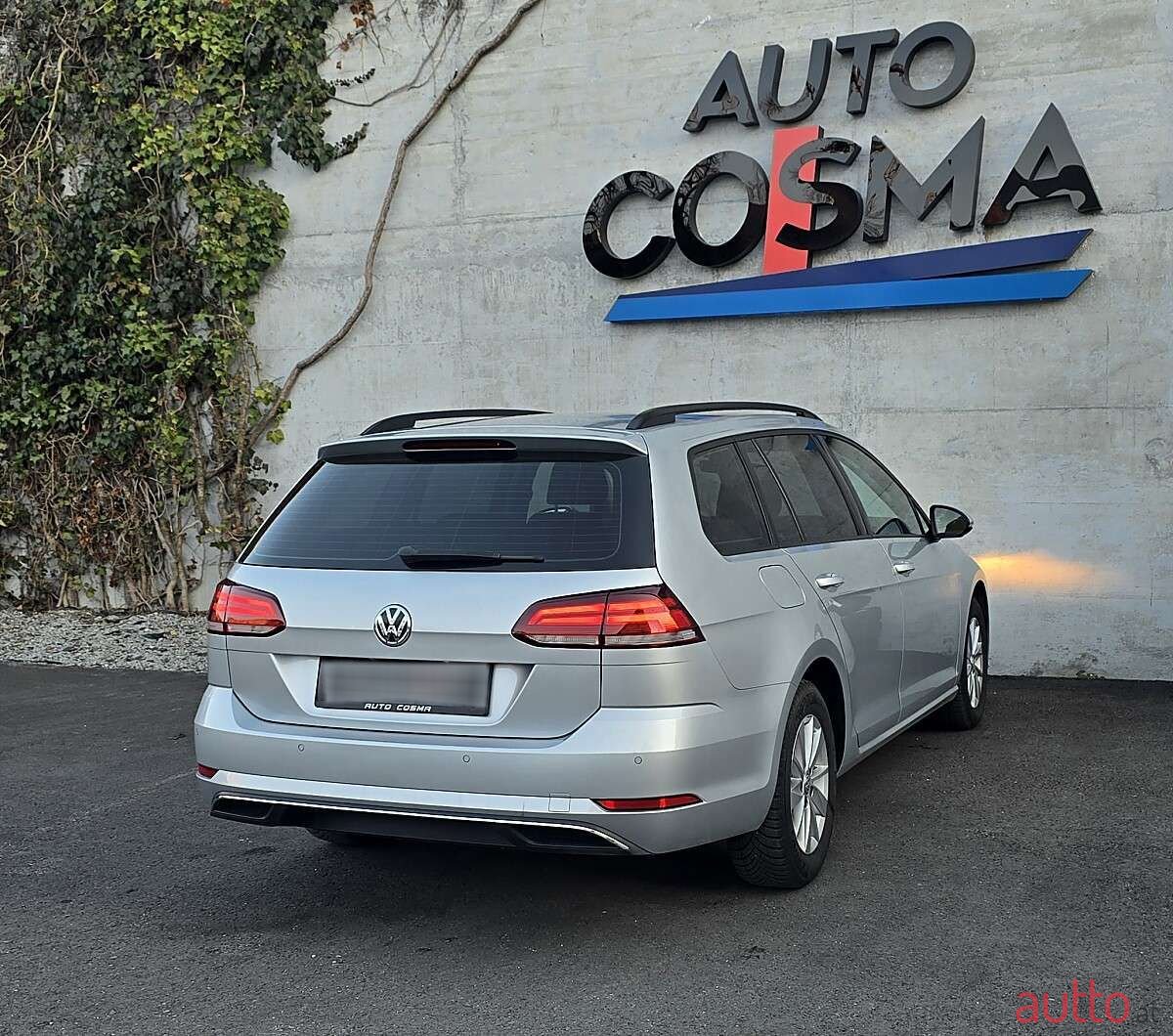 2019' Volkswagen Golf photo #6