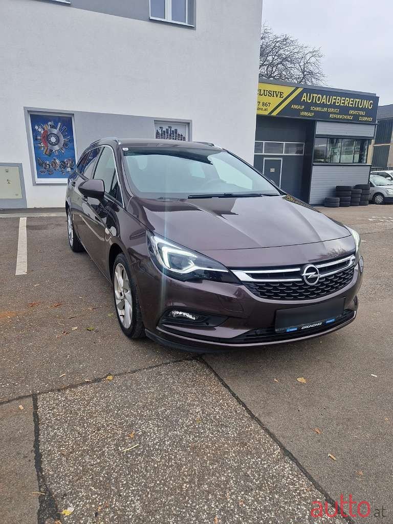 2017' Opel Astra photo #3