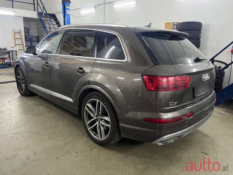 2015' Audi Q7 photo #3