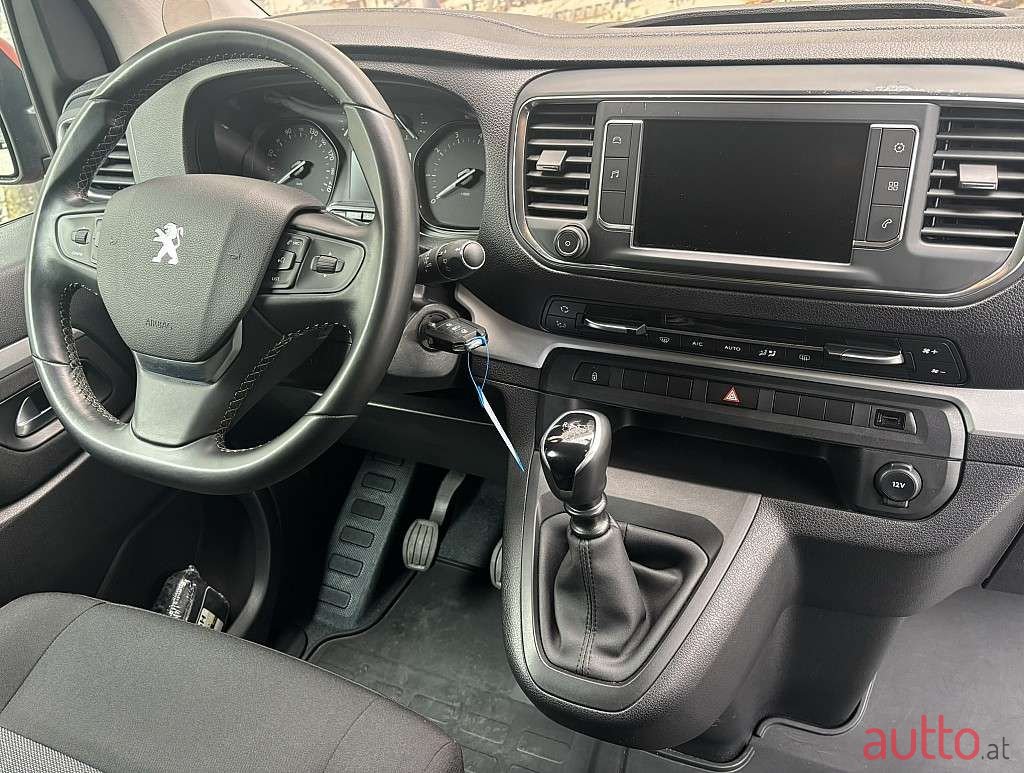 2020' Peugeot Traveller photo #6